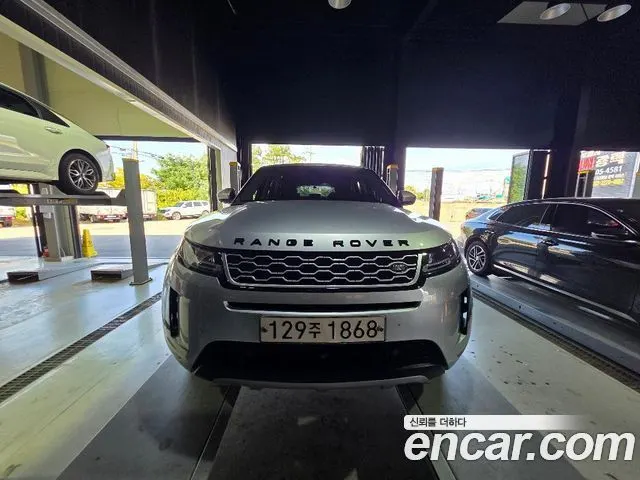 LAND ROVER RANGE ROVER EVOQUE 2020 — 120 677 км, серебристый, Корея — под ключ — фото 1