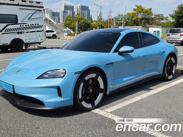 PORSCHE TAYCAN 2025