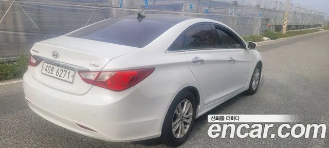 HYUNDAI SONATA 2011 — 136 998 км, белый, Корея — под ключ — фото 3