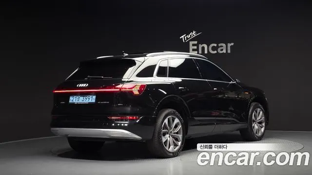 AUDI E-TRON 2021