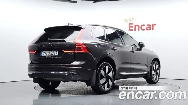 VOLVO XC60 2025
