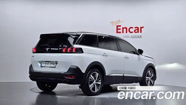 PEUGEOT 5008 2021