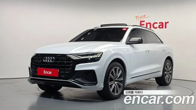 AUDI Q8 2021