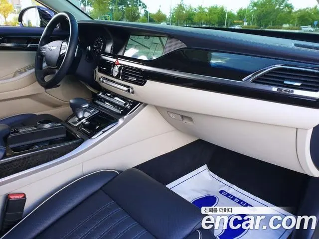 GENESIS EQ900 2016