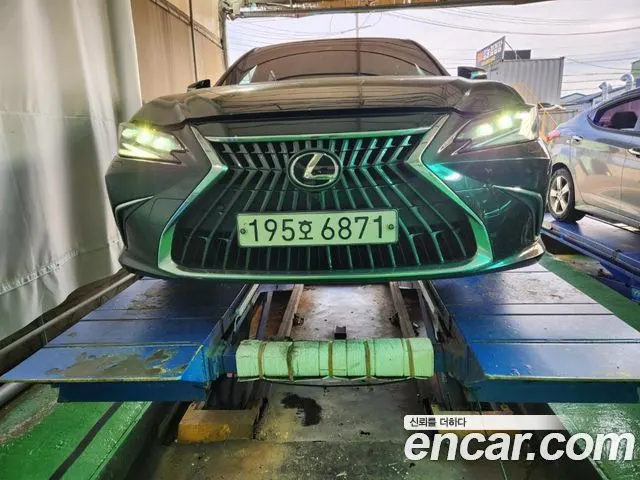 LEXUS ES300H 2023