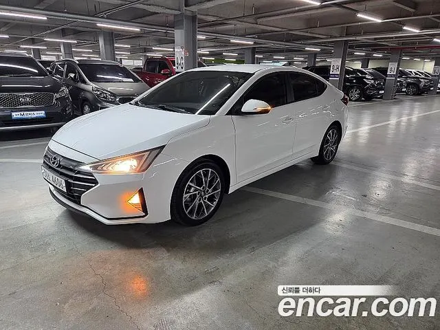 HYUNDAI AVANTE 2019 — 167 392 км, белый, Корея — под ключ — фото 1