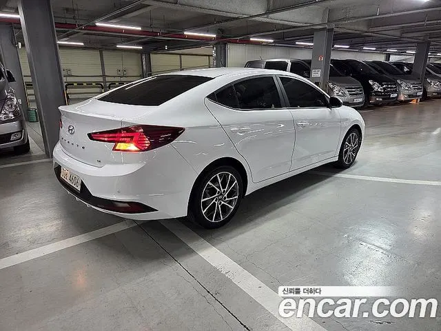 HYUNDAI AVANTE 2019 — 167 392 км, белый, Корея — под ключ — фото 3