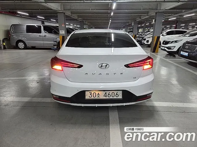 HYUNDAI AVANTE 2019 — 167 392 км, белый, Корея — под ключ — фото 4
