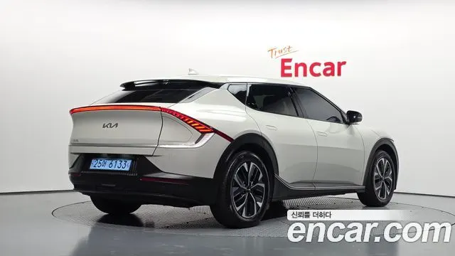 KIA EV6 2023 — 88 231 км, белый-перламутр, Корея — под ключ — фото 2