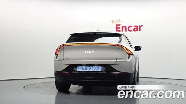 KIA EV6 2023 — 88 231 км, белый-перламутр, Корея — под ключ — фото 4