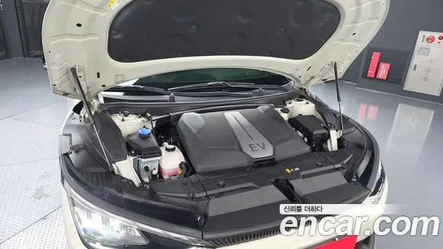 KIA EV6 2023 — 88 231 км, белый-перламутр, Корея — под ключ — фото 6