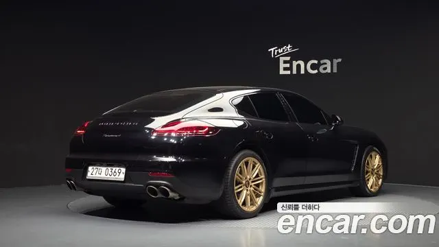 PORSCHE PANAMERA 2016