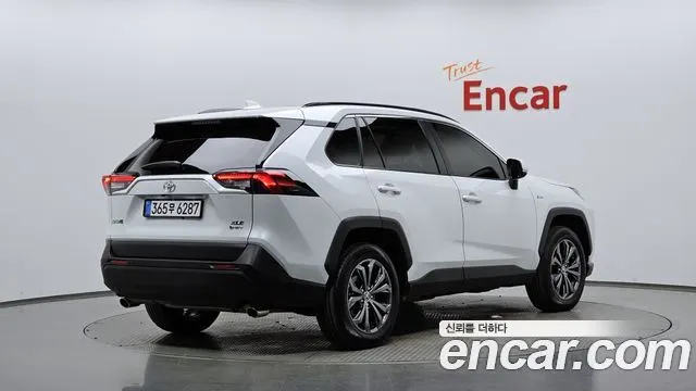 TOYOTA RAV4 2025