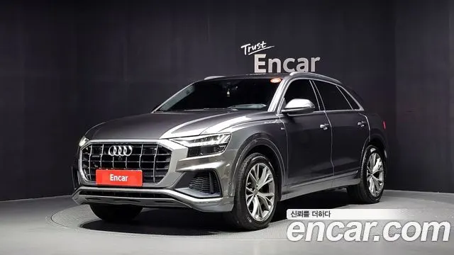 AUDI Q8 2020