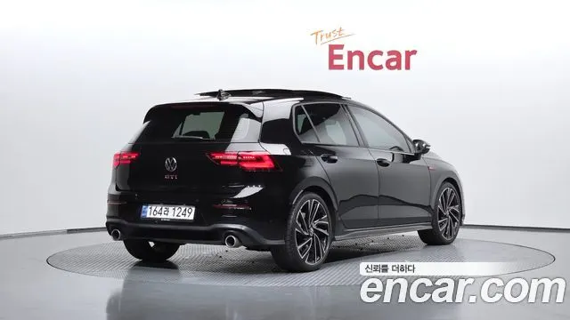 VOLKSWAGEN GOLF 2024