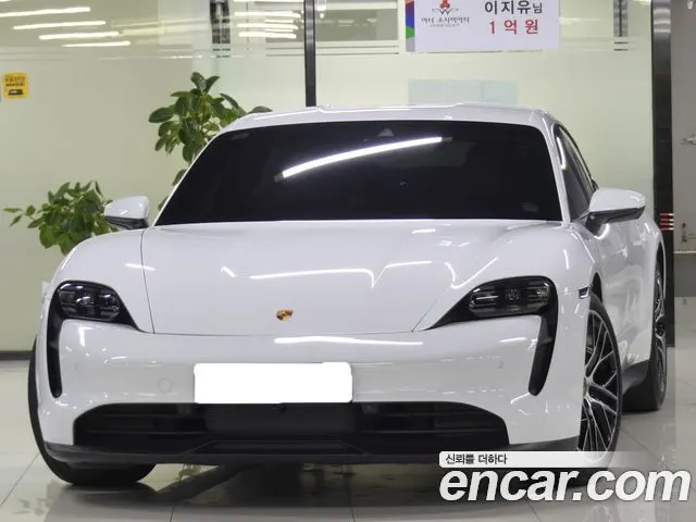 PORSCHE TAYCAN 2022