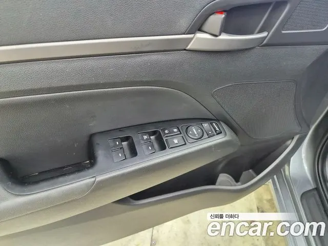 HYUNDAI AVANTE 2016 — 102 000 км, серый, Корея — под ключ — фото 6