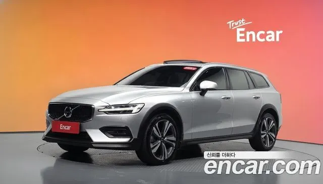 VOLVO V60 CROSS COUNTRY 2021 — 159 909 км, серебристый, Корея — под ключ — фото 2