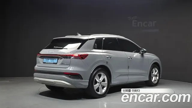 AUDI Q4 E-TRON 2023 — 53 550 км, серебристо-серый, Корея — под ключ — фото 2
