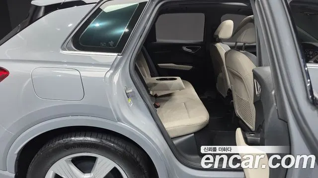 AUDI Q4 E-TRON 2023 — 53 550 км, серебристо-серый, Корея — под ключ — фото 11