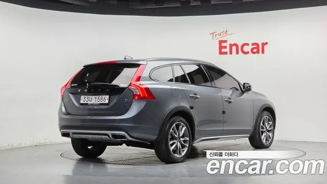 VOLVO V60 CROSS COUNTRY 2018 — 84 456 км, серый, Корея — под ключ — фото 2