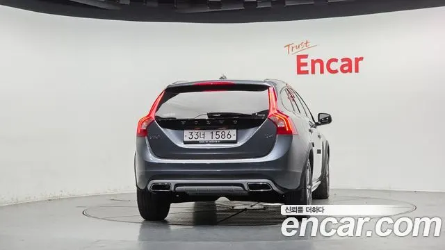 VOLVO V60 CROSS COUNTRY 2018 — 84 456 км, серый, Корея — под ключ — фото 4