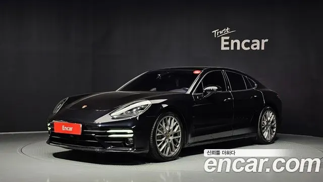 PORSCHE PANAMERA 2018