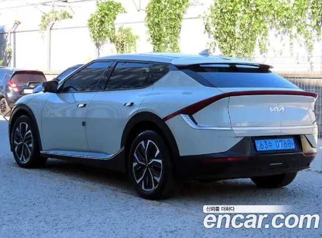 KIA EV6 2022 — 103 221 км, белый-перламутр, Корея — под ключ — фото 3