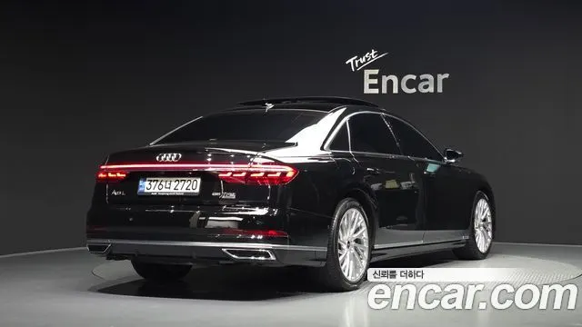 AUDI A8 2021