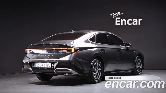 HYUNDAI SONATA HYBRID 2025