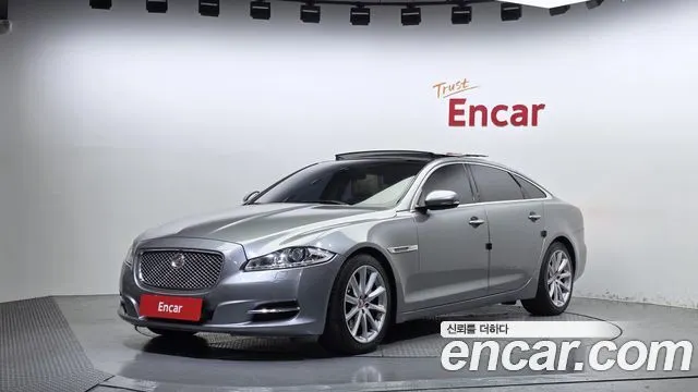JAGUAR XJ 2015 — 94 054 км, серебристо-серый, Корея — под ключ — фото 1