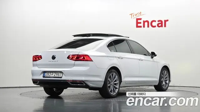 VOLKSWAGEN PASSAT 2022
