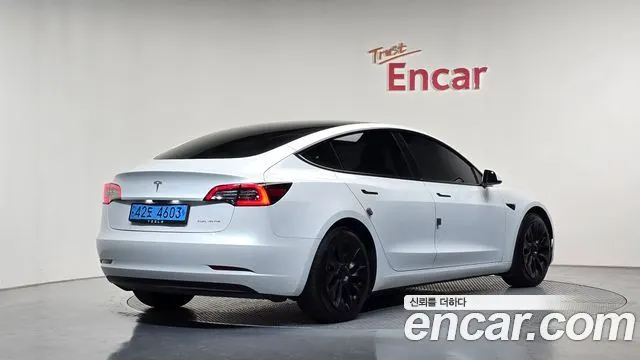 TESLA MODEL 3 2022