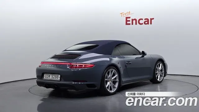 PORSCHE 911 2017
