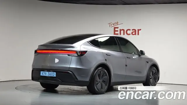 TESLA MODEL Y 2025