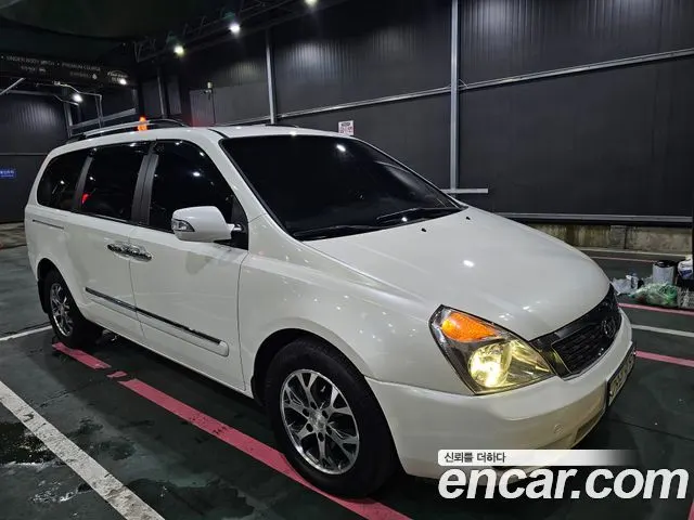 KIA CARNIVAL R 2013