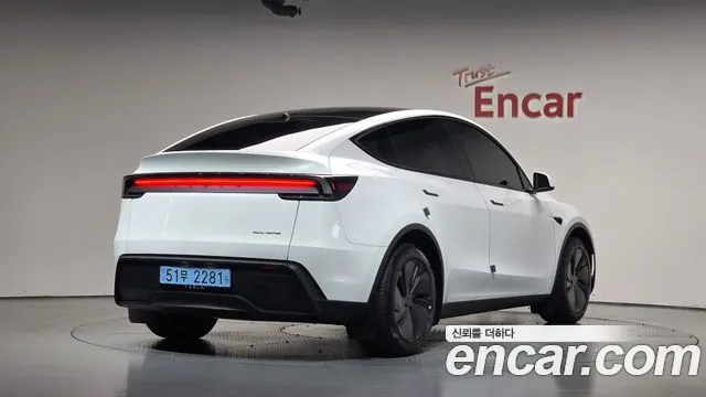 TESLA MODEL Y 2026