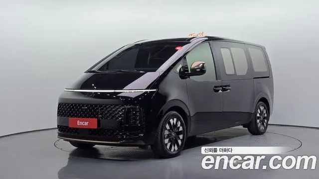 HYUNDAI STARIA 2025