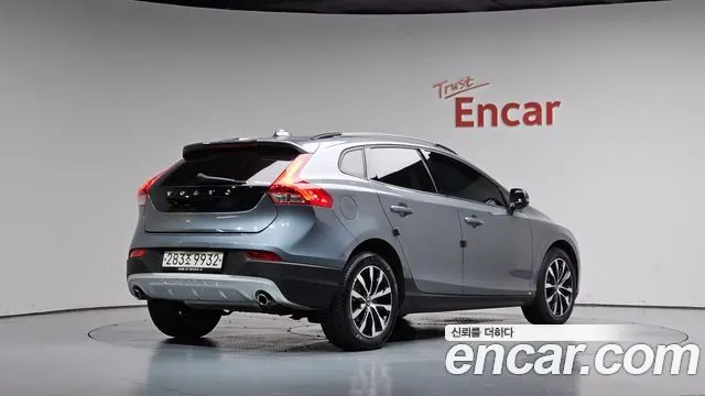 VOLVO V40 CROSS COUNTRY — из Кореи под ключ