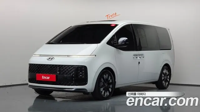 HYUNDAI STARIA 2025