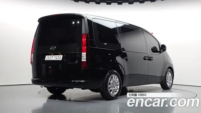 HYUNDAI STARIA 2023