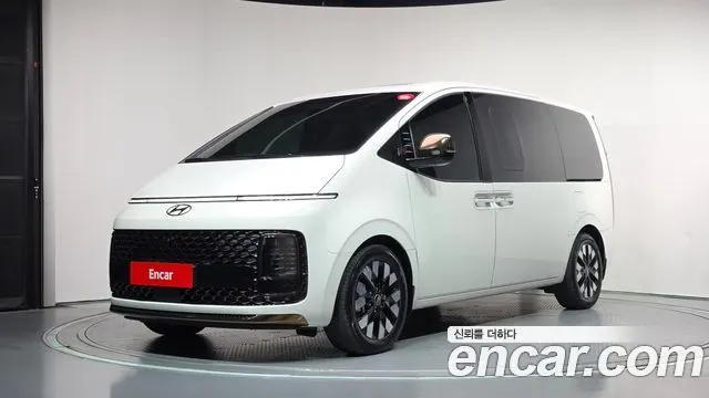 HYUNDAI STARIA 2025
