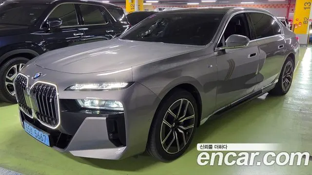 BMW i7