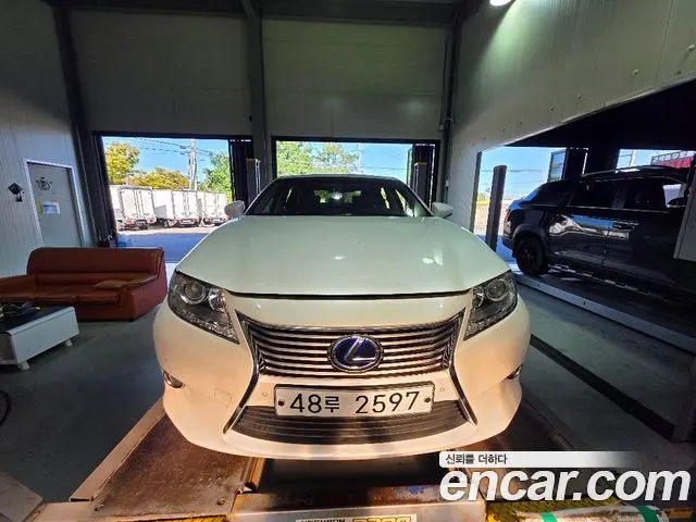 Lexus ES300h — из Кореи под ключ