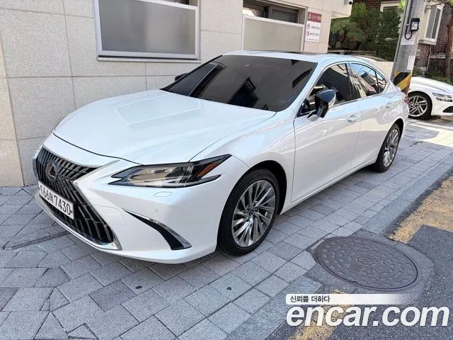 LEXUS ES300H 2023 — 32 240 км, белый, Корея — под ключ — фото 1
