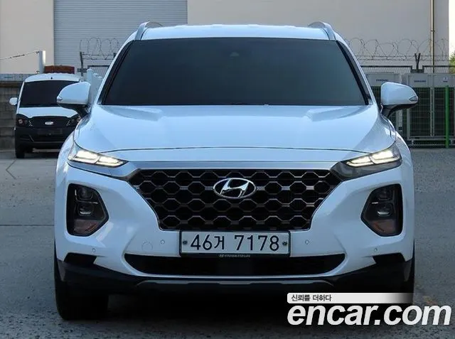 HYUNDAI SANTA FE 2019 — 70 039 км, Корея — под ключ — фото 1