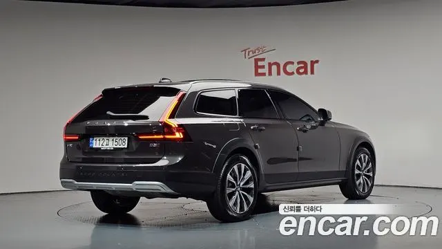 VOLVO V90 CROSS COUNTRY 2024