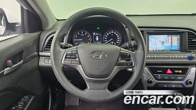 HYUNDAI AVANTE 2018 — 107 342 км, белый, Корея — под ключ — фото 12