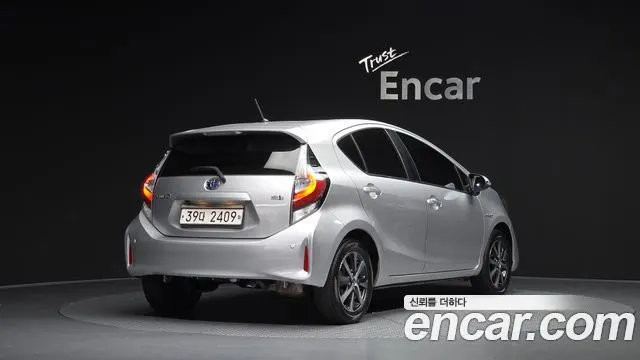 TOYOTA PRIUS C — из Кореи под ключ