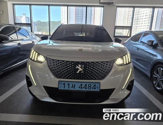 PEUGEOT E-2008 2021